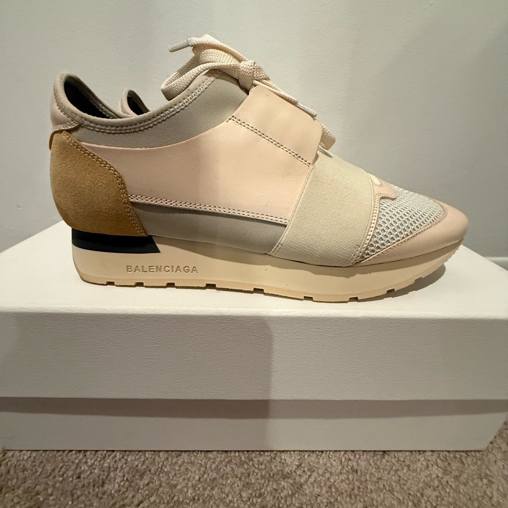 Balenciaga Women’s Cream Sneakers - Picture 4 of 8